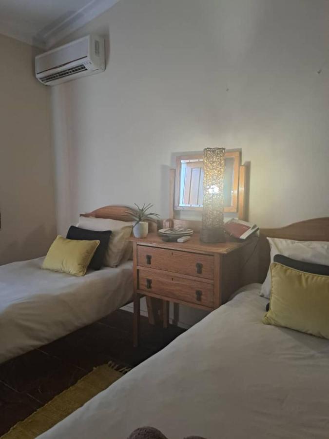 Koha Guesthouse มาเรียนทอล ภายนอก รูปภาพ