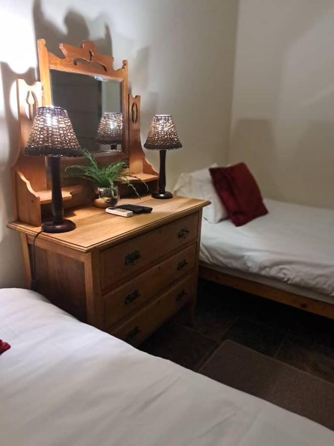 Koha Guesthouse มาเรียนทอล ภายนอก รูปภาพ