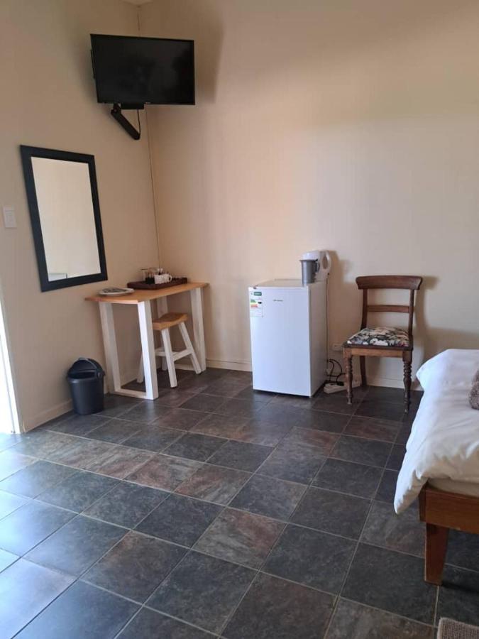 Koha Guesthouse มาเรียนทอล ภายนอก รูปภาพ