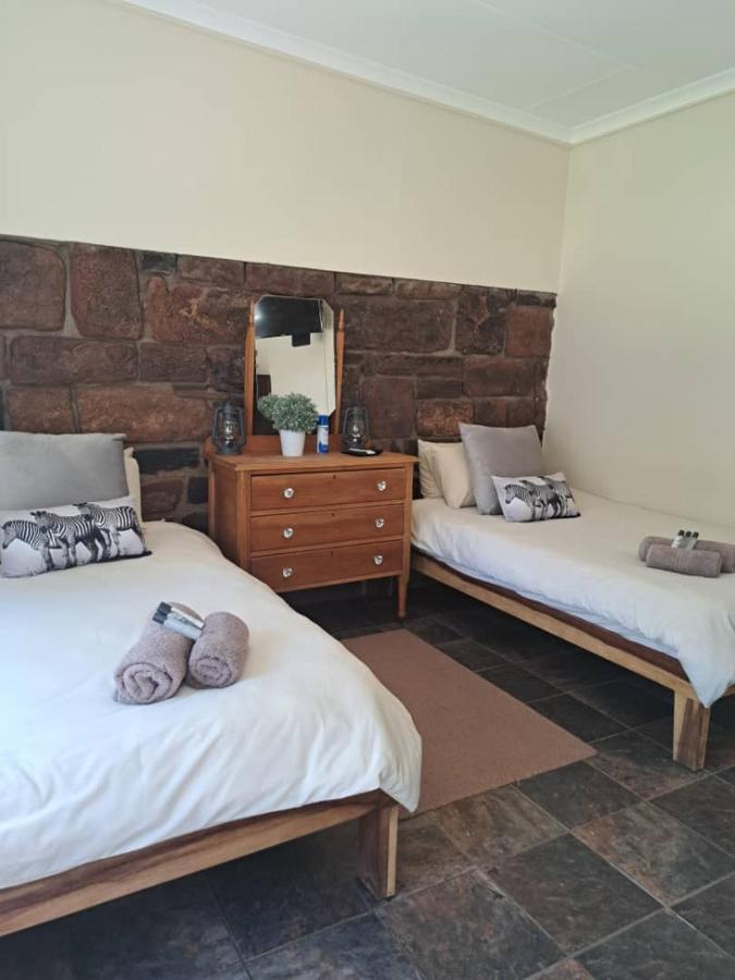 Koha Guesthouse มาเรียนทอล ภายนอก รูปภาพ
