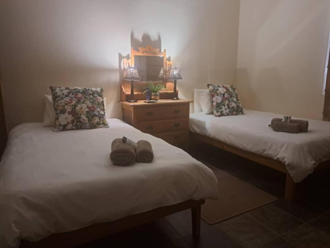 Koha Guesthouse มาเรียนทอล ภายนอก รูปภาพ