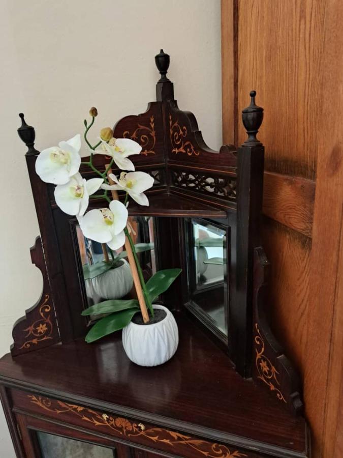 Koha Guesthouse มาเรียนทอล ภายนอก รูปภาพ