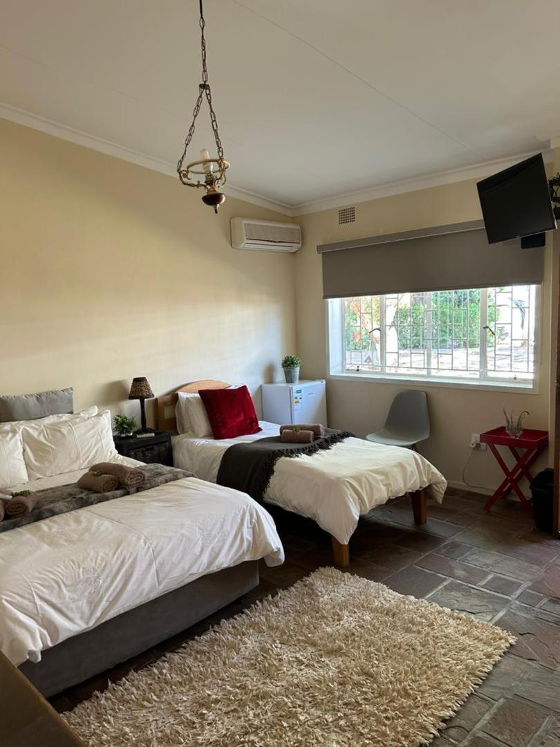 Koha Guesthouse มาเรียนทอล ภายนอก รูปภาพ